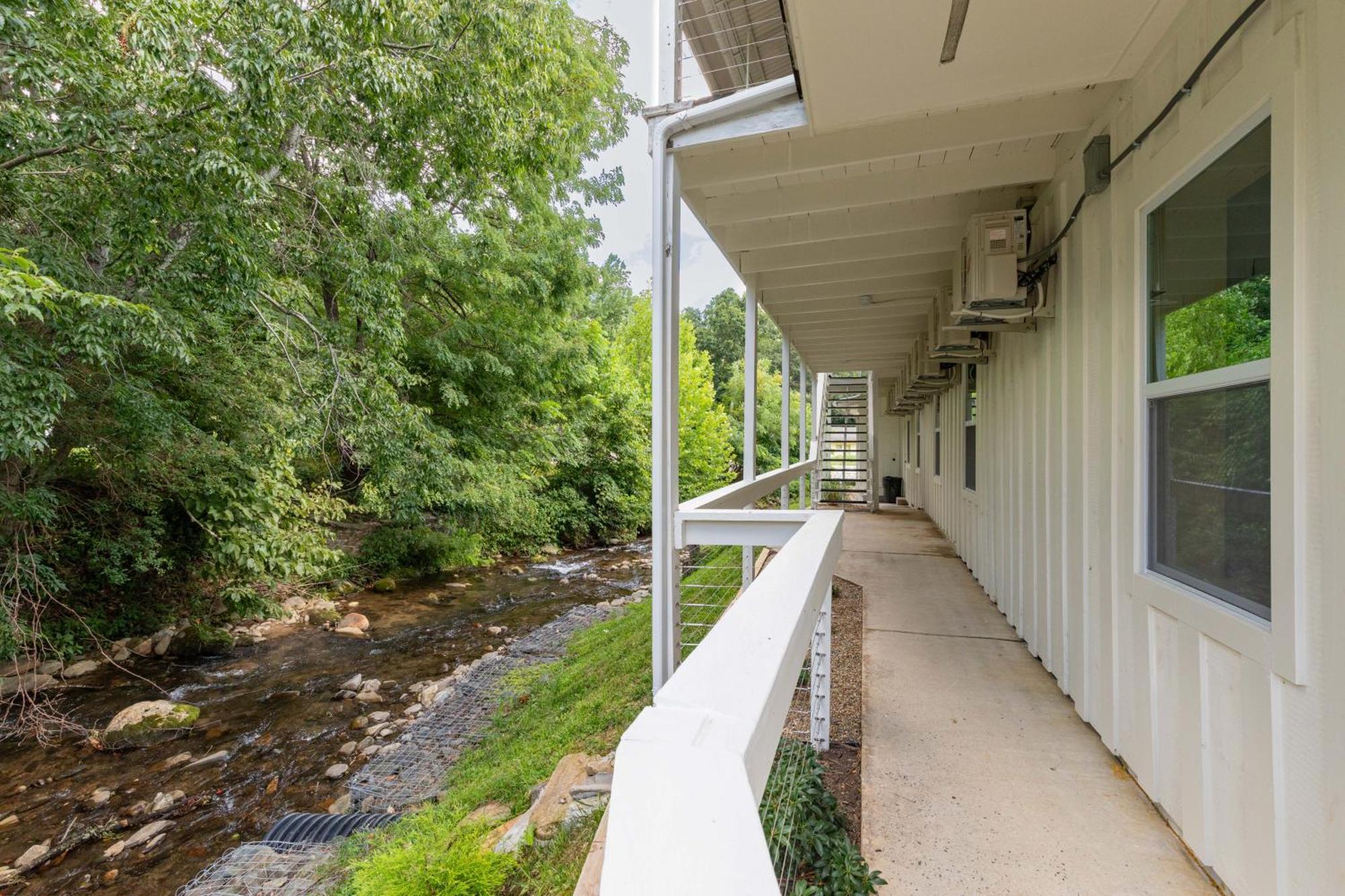 The Dogwood Motel แมกกีวาเลย์ ภายนอก รูปภาพ